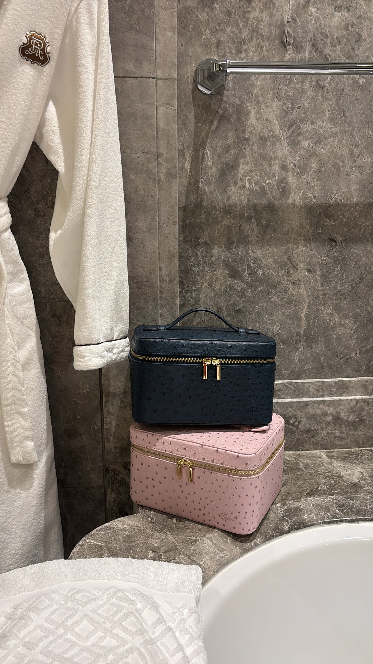 Medium Signature Vanity Bag (Pale Lilac)
